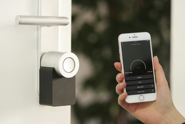 4 Reasons Why You Need an Electronic Door Lock for Your Home